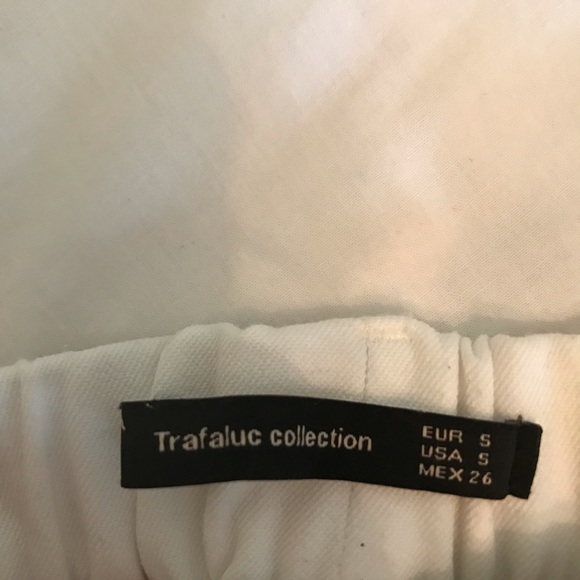 Zara cropped white with black stripe pant - Picture 3 of 3